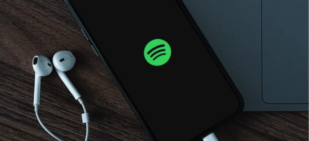 Wie kann man Werbung bei Spotify schalten?